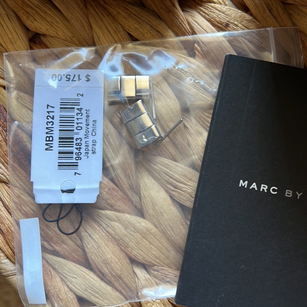 Marc By Marc Jacobs Women's Mbm3217 Analog Displa… - image 7